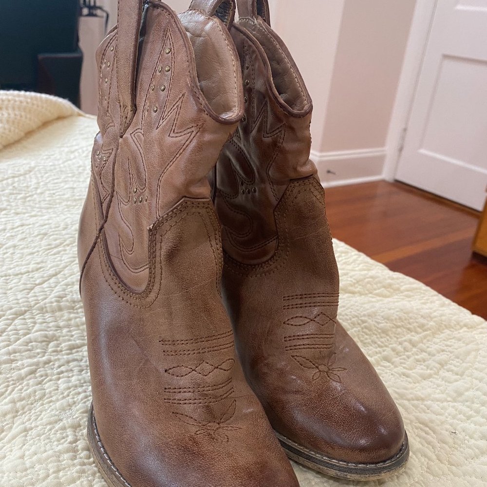 Very Volatile Cowboy Boots- 7.5
